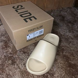 Yeezy Slide *Desert Sand*